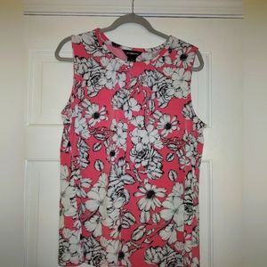Beautiful pink and white sleeveless dress shirt. Liz Claiborne